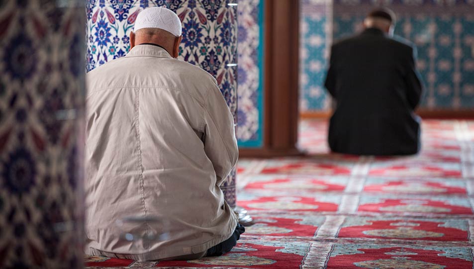 أفضل دعاء لطرد الشيطان واسترجاع التركيز في الصلاة