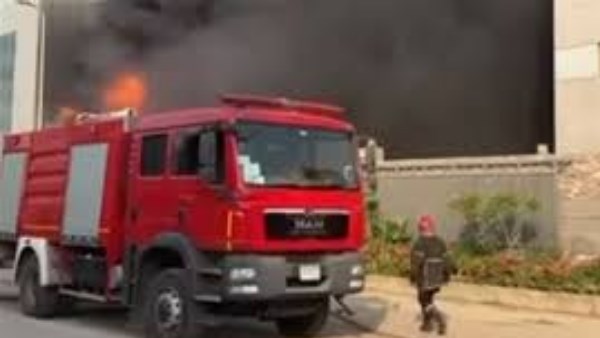إخماد حريق في منطقة الزرايب بمنشأة ناصر