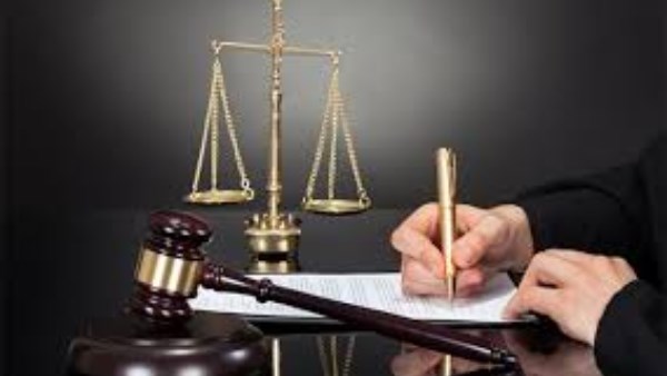 استدرجوه بربة منزل.. محاكمة 4 متهمين بإنهاء حياة شخص وسرقته
