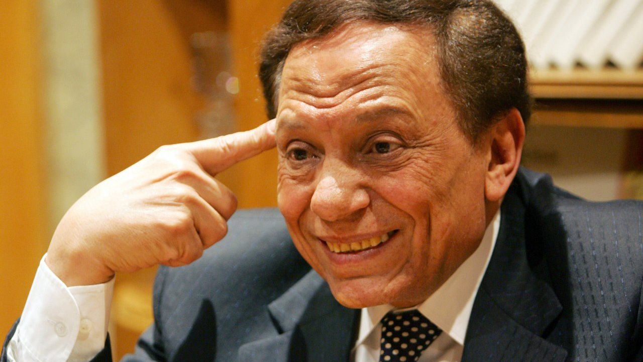 اشتغلت مساعد مخرج مع محمد عبد العزيز في فيلم رجل فقد عقله لعادل إمام
