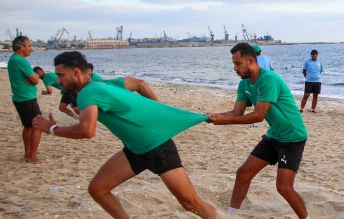 المصري يتدرب على شاطئ بورفؤاد استعدادًا للموسم الجديد