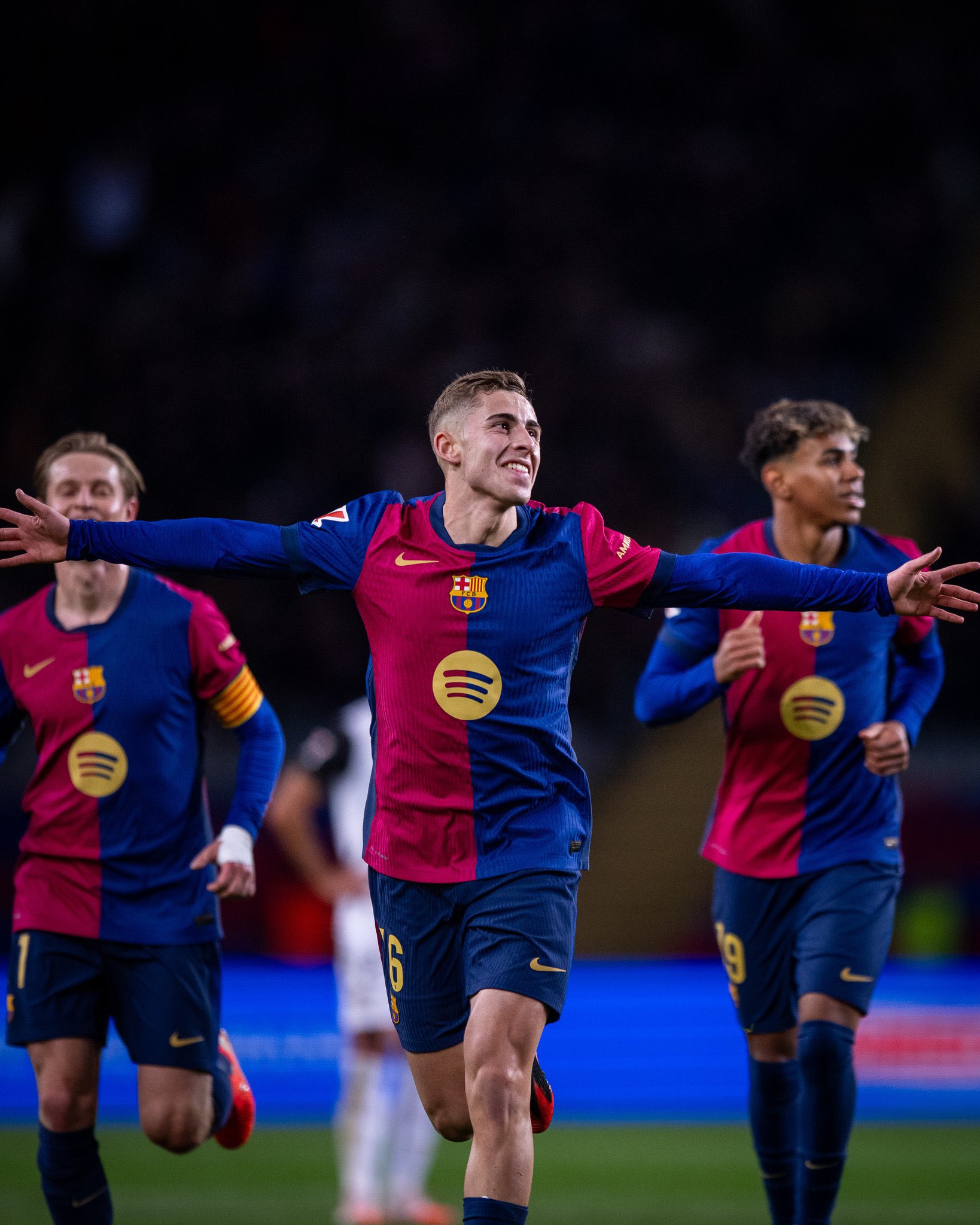 بطلب من جوارديولا.. مانشستر سيتي يدخل الصراع على ضم نجم برشلونة