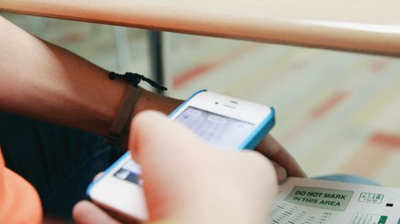 تداول أسئلة "الإحصاء والرياضيات التطبيقية" بعد توزيعهما بلجان الثانوية العامة