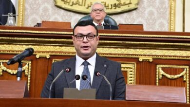 تسليم مبنى الإسعاف وتنفيذ طرق الإسكان الاجتماعي بمدينة أخميم الجديدة
