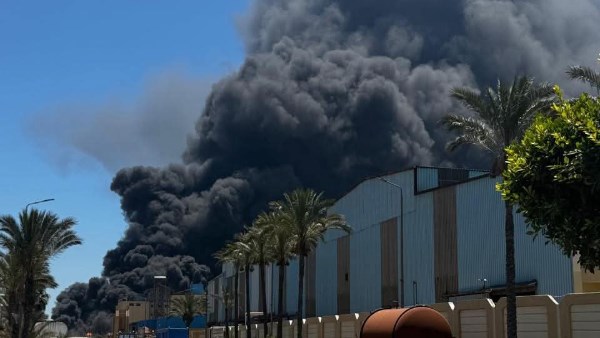 حريق داخل مصنع في المنطقة الصناعية بدمياط الجديدة