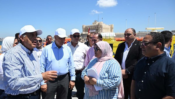 رئيس الوزراء يتفقد أعمال مشروع تنفيذ الحواجز البحرية وحماية الشواطئ بالإسكندرية