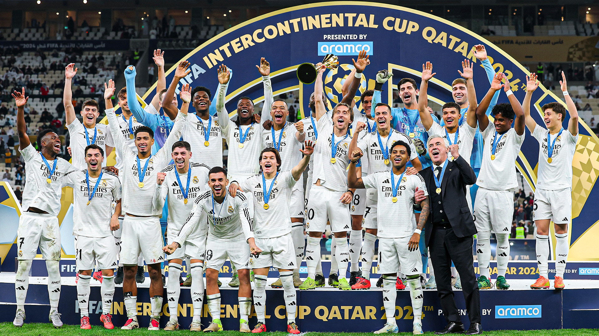 ريال مدريد بين نارين: قلب يغني للأسطورة وعقل ينادي على المستقبل