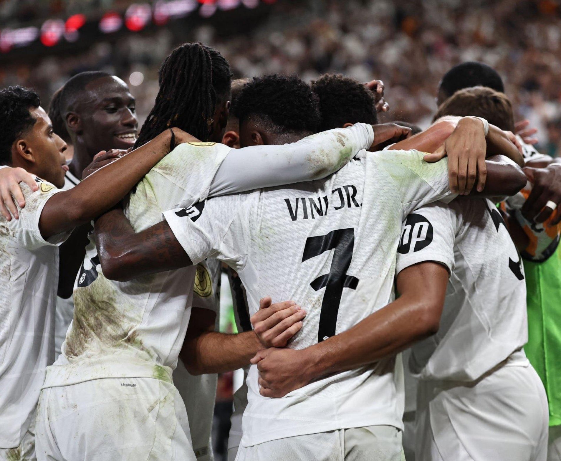 ريال مدريد يرفض عروضًا لبيع نجمه.. وتشابي ألونسو يحسم الموقف
