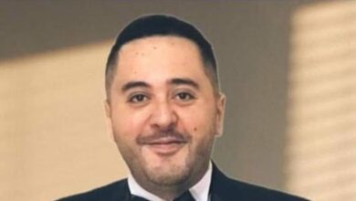 عمرو عبد العزيز يُوجّه رسالة للزعيم عادل إمام بعد ظهوره في حفل زفاف حفيده