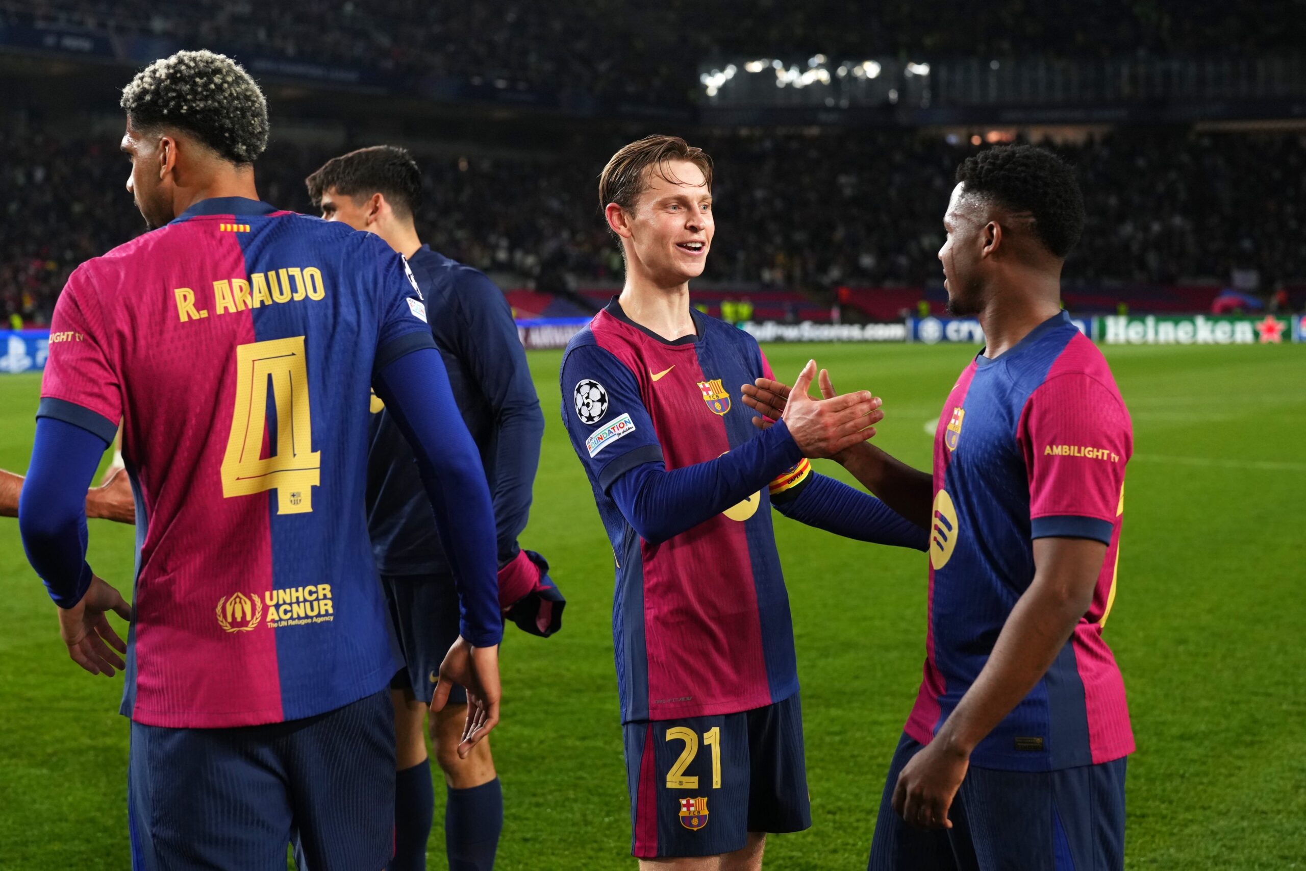 عملاق الدوري الإيطالي يُنقذ نجم برشلونة من دكة هانز فليك