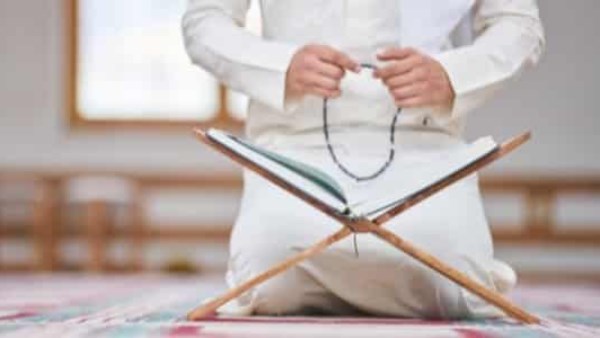 فتاوى| هل يجوز الدعوة على أبنائي بعد تسببهم في حبسي.. هل يجوز ترديد الأذكار وأنا منهمك في العمل؟.. الحكم الشرعي لبيع اللايكات والمتابعين على السوشيال ميديا
