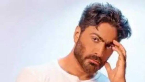 فيلم ريستارت بيتحقق.. تامر حسني يعلق علي حريق سنترال رمسيس
