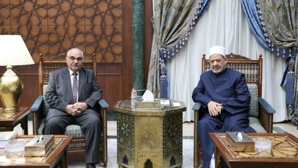 متمنيا له التوفيق.. شيخ الأزهر يستقبل رئيس قضايا الدولة ويهنئه بمنصبه الجديد