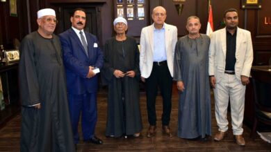 محافظ الأقصر يستقبل عددا من المواطنين.. ويؤكد: الصرف الصحي أولوية للتنمية
