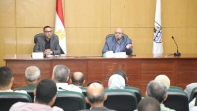 محافظ بني سويف يناقش جهود ونتائج الزيارات الميدانية للجان شؤون القرى