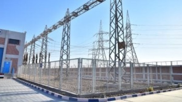 مناورة لتشغيل الخدمة بالتناوب بالفرافرة لحل مشكلة قطع التيار