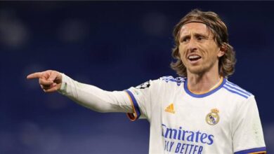 مودريتش يصنع اللاعب الأسطوري ويختار الأفضل في التاريخ